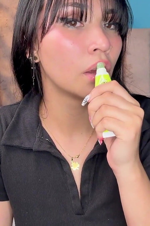 我把光抹在嘴唇上