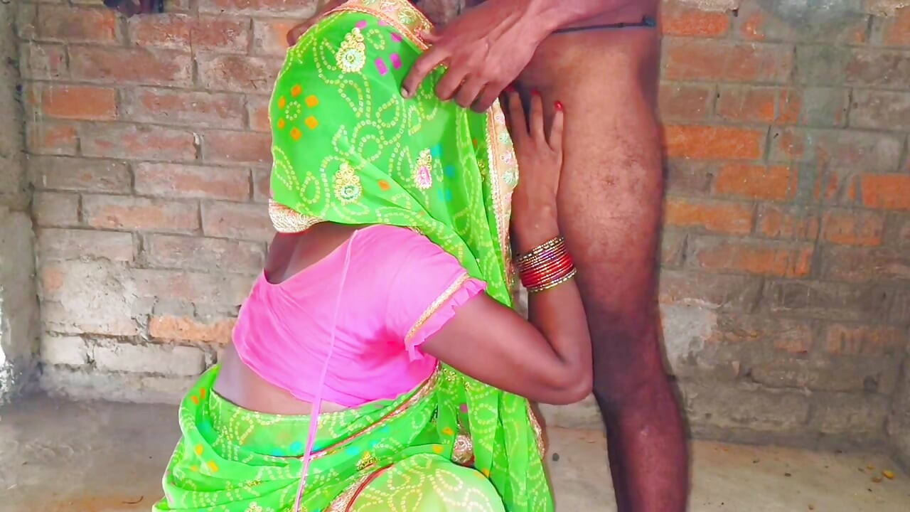 Jawan biwi ko Pati ne ghori bana ke gand me lund dal diya Suman boli aur chut ko chodiye bahut maza aa raha hai(Hindi viral sexy