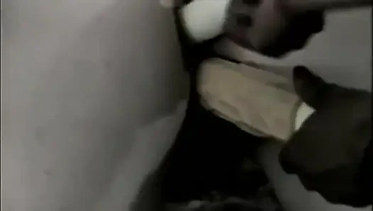Olgun sarışın büyük zenci yumruk sokma eylemiyle genişliyor