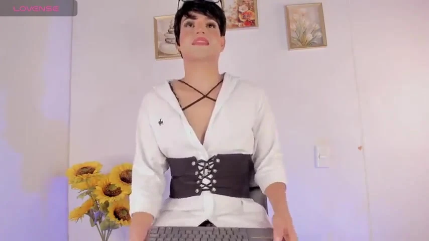 Sevimli Femboy Ken, Evde Tek Başına Sert Penisin Üzerinde Mastürbasyon Yapıyor Ve Şişman Poposunu Zıplayıyor