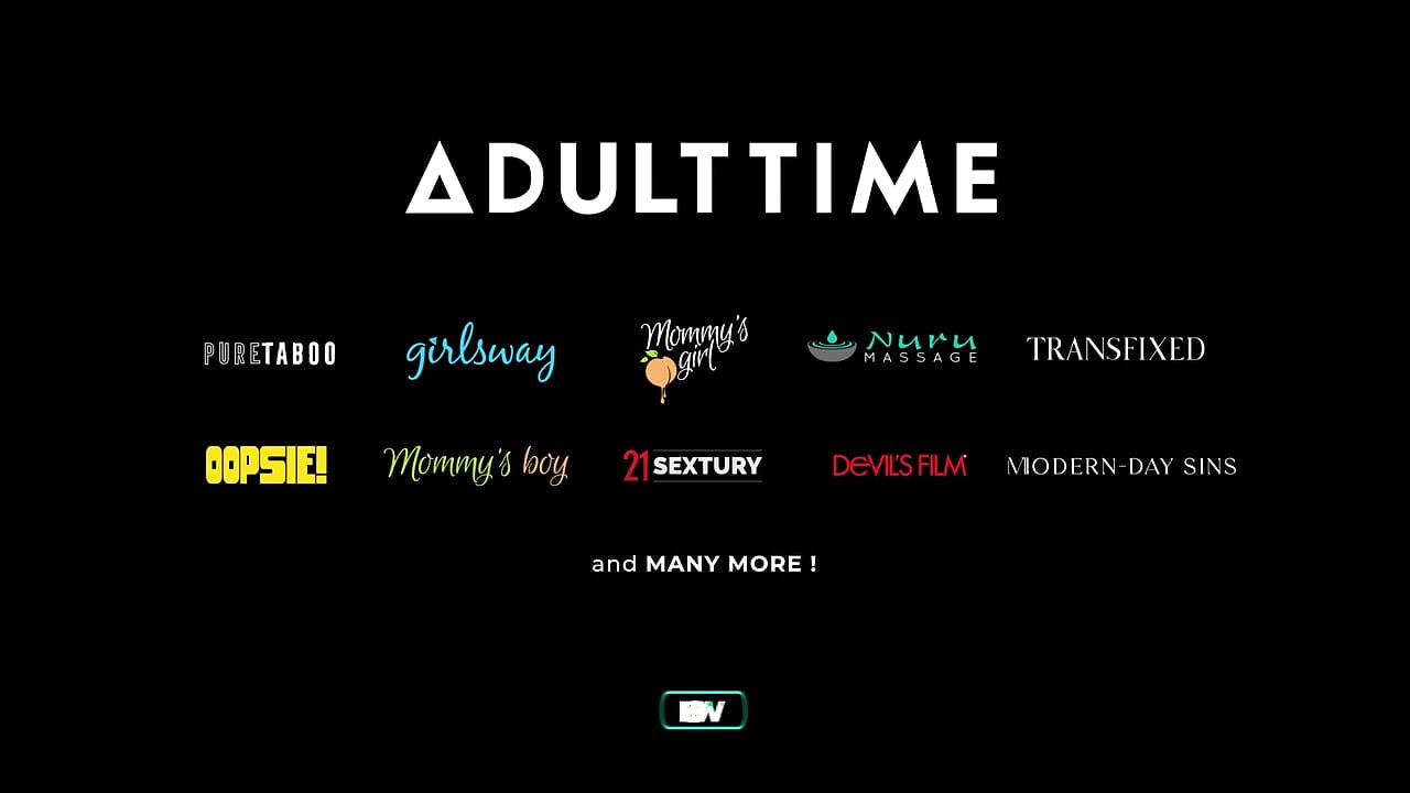 Ateşli hatun Kristen Scott güzel Lana Rhoades dansı yapıyor! Tutkulu lezbiyen sikişiyor