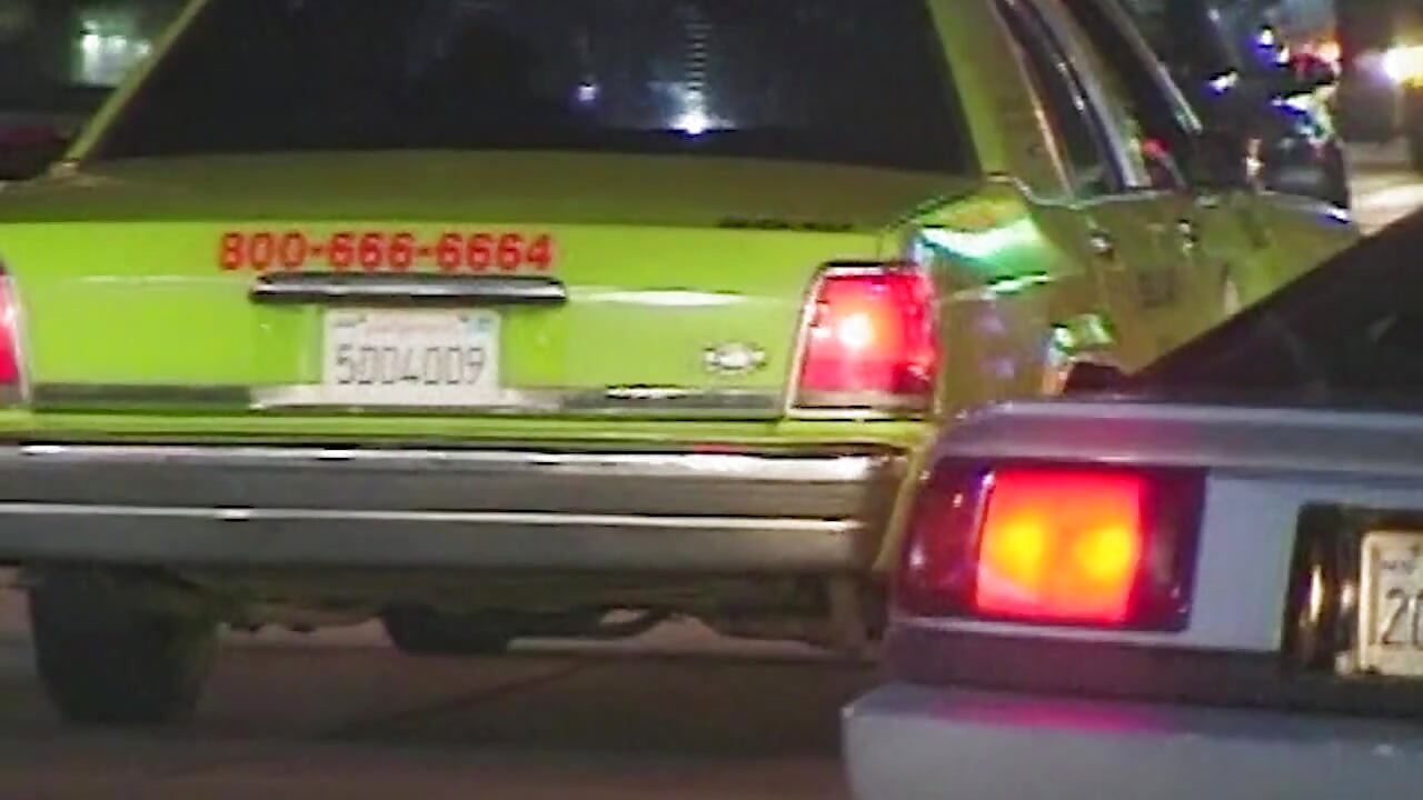 Wilde Taxifahrt: Heiße Blonde im Auto