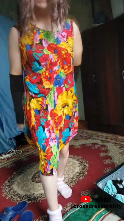 +18 youtube malli crossdresserkitty seksikäs kyläläinen kotiäiti mekko pitkät sukat valkoinen bbw femboy stripteasing klo siskopuoli | Klippi 1