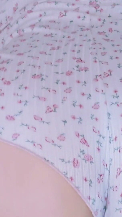 POV: En fræk malaysisk hijabi der viser sin sexede krop frem i den søde jumpsuit | Klip 1