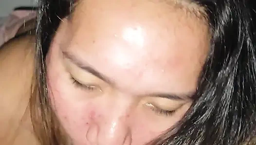 ФИЛИППИНСКАЯ МИЛФА СОСЕТ ХУЙ ЕГО ЛЮБОВНИКА, ПОКА ЕГО МУЖЕНЬКА НЕТУ В РОДУ