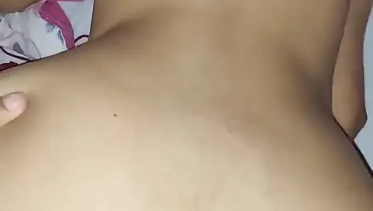 Ванесинья позвонила мне, и когда я пришла, она была вот так со спиной