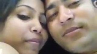 Desi Shimla couple is kissing and fucking