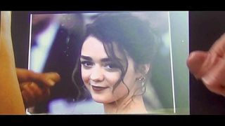 Maisie Williams, double hommage