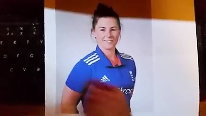 Tammy Beaumont'a boşalıyor