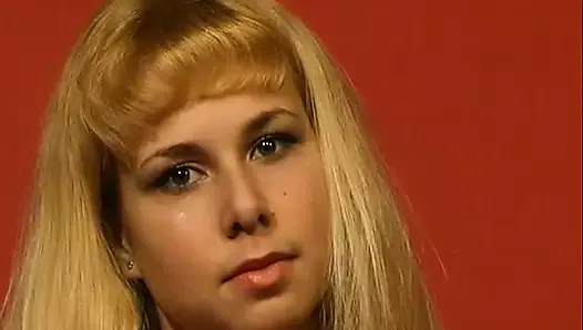 От чешской республики - Renata, грудастая блондинка, которая стала успешной порнозвездой благодаря этому видео