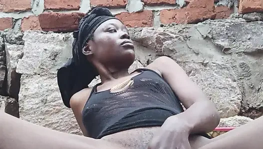 Açık bir yerdeyken benimle boşal