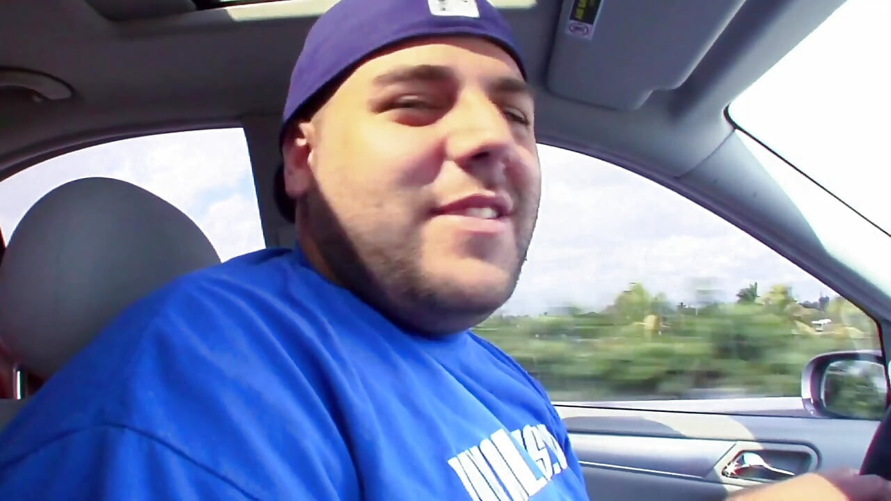 Geiles zierliches teenie wird geritten und gesichtsbesamt