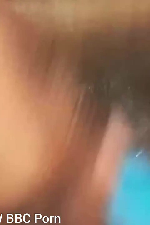 刺激我的大陰蒂 拍打我的貓咪 激烈的呻吟 噴水高潮