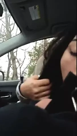 Pipe et finition dans la bouche en voiture