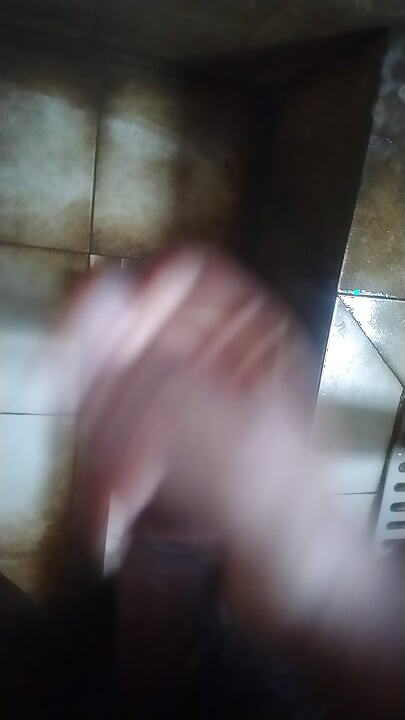 Baathroom men viry nikaalna bhaari maastarbeshan