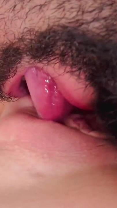 Intense CloseUp Pussy Eating, Bearded Guy Makes Her Cum Hard With His Tongue | Clip 1