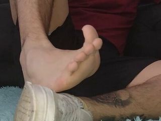 Latino shows his feet after working out in the gym