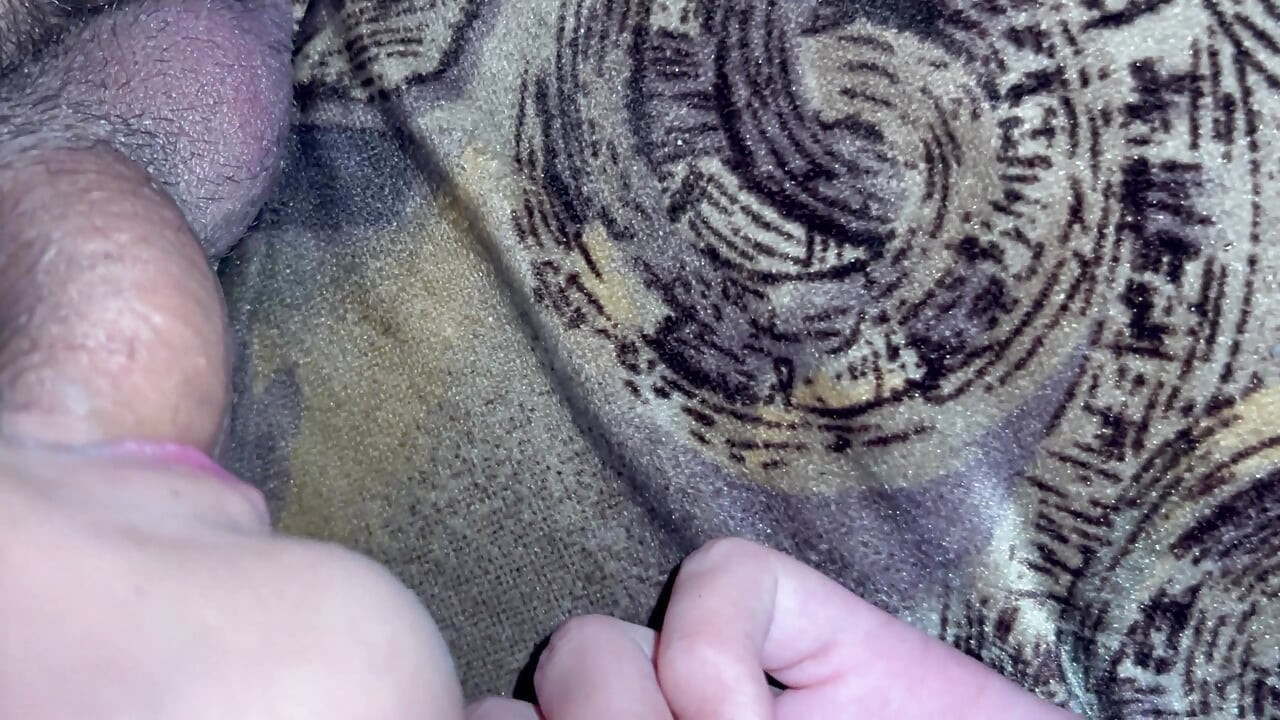 Spokojna noc w domu tworzy piękne wspomnienia i głęboki związek emocjonalny (18+)