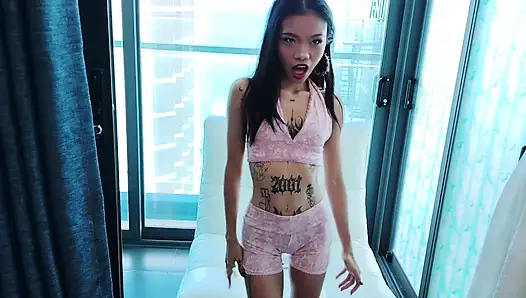 Üvey babam beni 8 farklı pozisyonda cezalandırdıktan sonra mega orgazm oldum