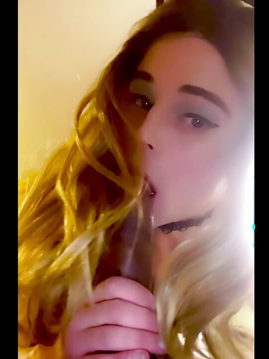 Threesome fun with Lola Crystals