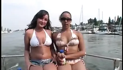 Young amateur teens gets naughty together on a boat