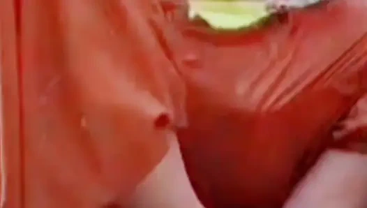 Saat lagi mandi, wanita desa ini lagi mandi sambil bugil selesai melupas pakaiannya habis-habisan