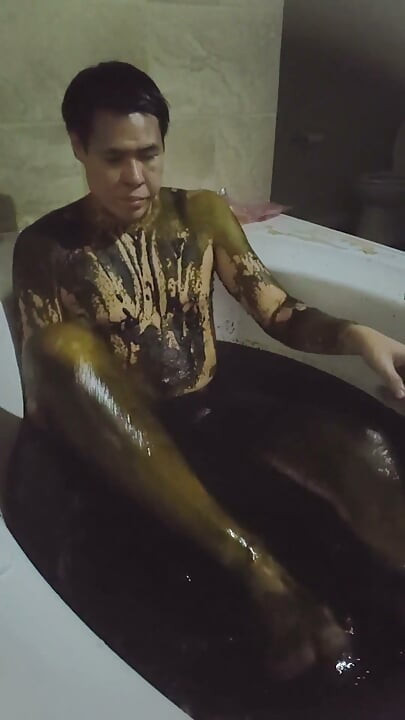Solo Mud Bathing and Fun Play Bathroom
