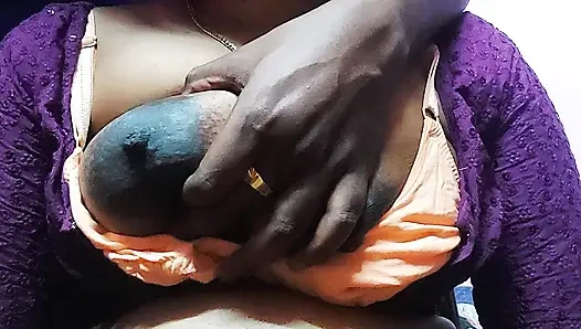 Hintli ateşli kız genç adam tarafından baştan çıkarılıyor