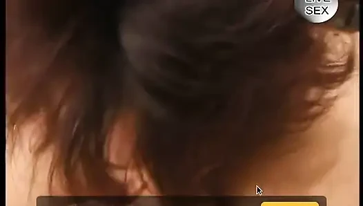 Amatör orta yaşlı seksi sürtük boşalana kadar küçük yarak emiyor