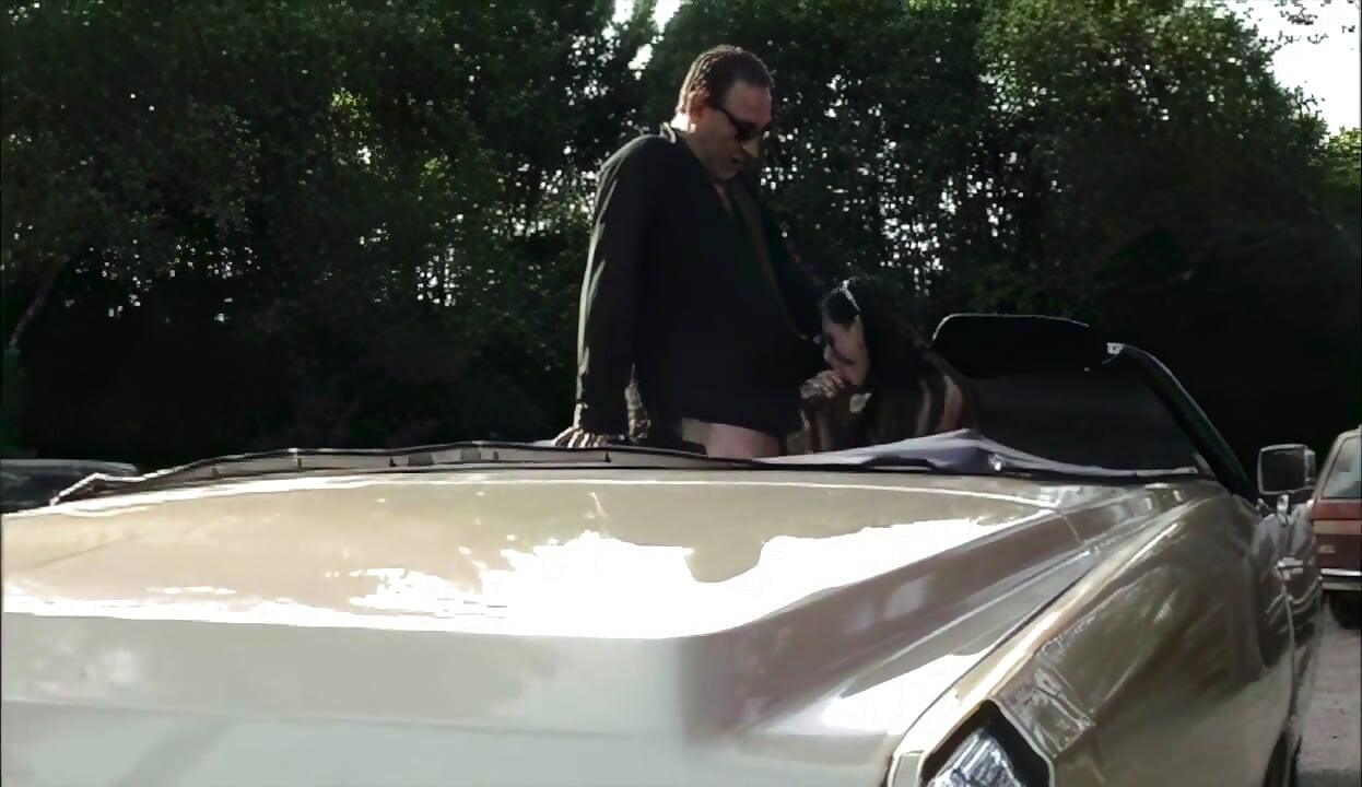Olivia De Treville Follada En Un Convertible