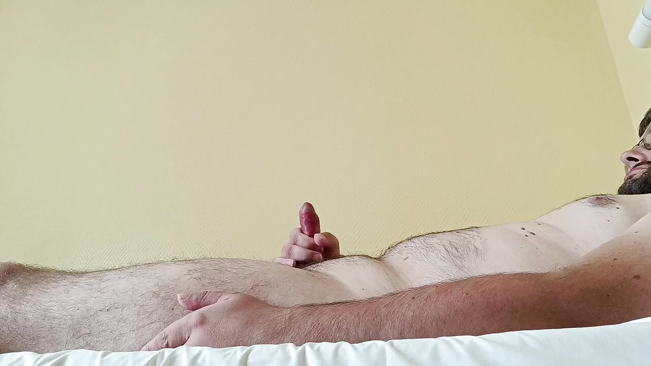 Мастурбация отблизо и свършване
