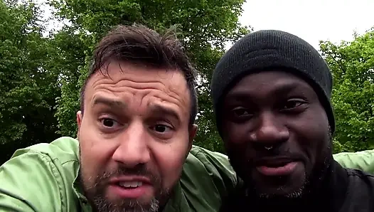 Siyah Canavar Yarak Parkta Iki Islak Sürtüğü Parçalıyor