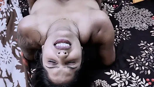 Seks kakak ipar yang cantik dengan pria emas