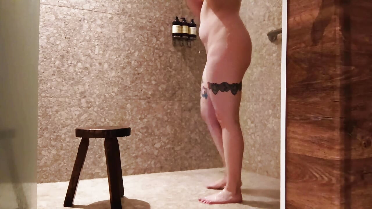 Mijn strakke poesje was goed geschoren en tevreden