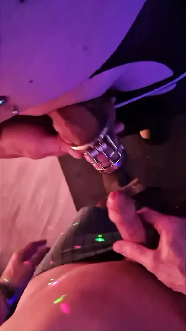 Intense Cage inspection by Keyholder