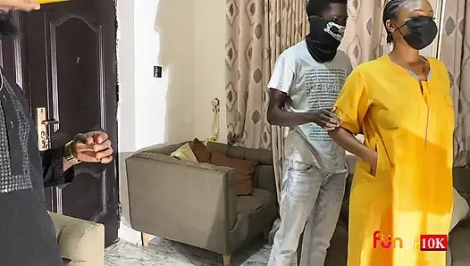 Pengunjung Agustus yang seksi