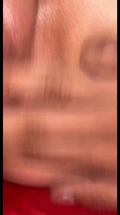 Super geile MILF mit tropfende muschi masturbiert zu einem squirting-orgasmus | Clip 1