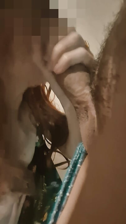 Istri hot ngentot abang iparnya yang lagi berdiri di lorong dan crot di mulutnya