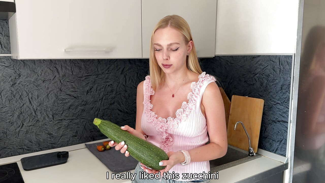 STEPSON'S BIG DICK OR A ZUCCHINI? STEPMOM CHOOSE WHERE TO SIT WITH HER HUGE ASS.
