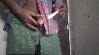 Индийский БДСМ, пытка яиц и члена в любительском видео