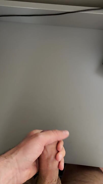 Gozando duro e pulverizando porra