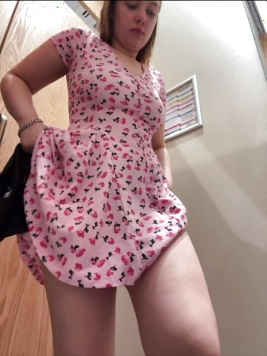 Extreme blowjob in the changing room