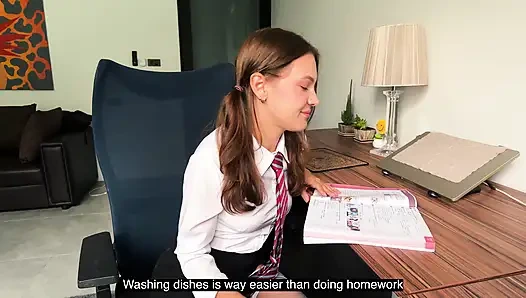 Kız öğrenci üvey kız kardeşimin ödevini yapıyorum. Şimdi onu istediğim zaman sikebilirim.