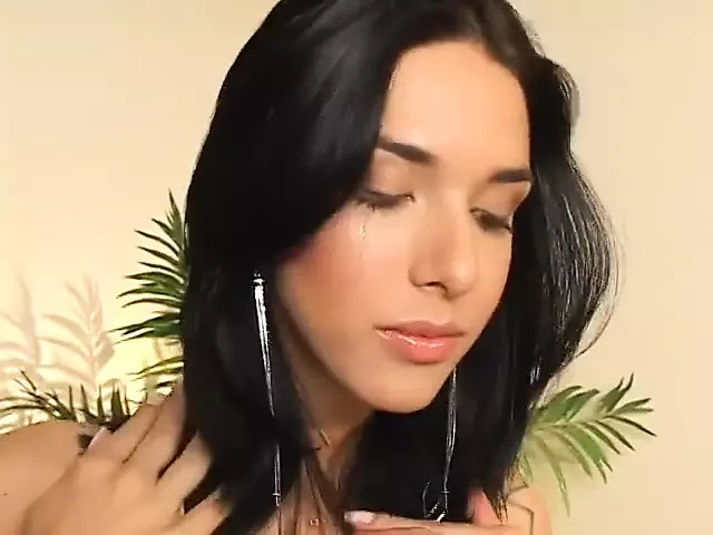 Tranny with amazing ass sucks a hard cock