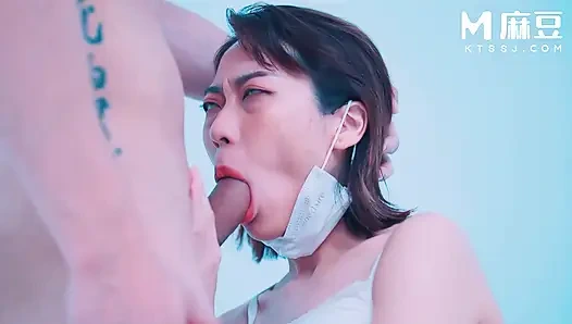 ModelMedia asia - Wilden sex mit schutzausrüstung während der pandemie haben