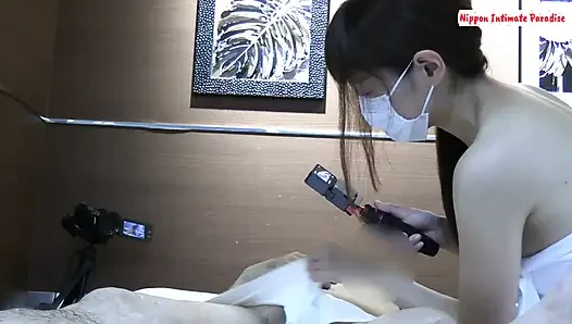 Si cewek imut dengan tubuh aduhai ini lagi asik muasin memeknya pakai jari sampai lututnya menganga lebar
