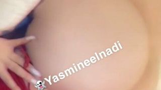 Arabic girl shakes ass