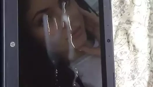 Kylie boşalma anısına