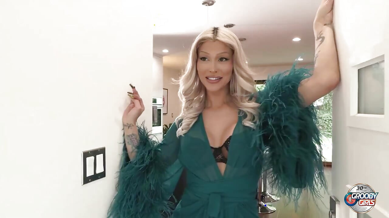 GROOBYGIRLS - Domino Presley acabou fodendo o encanador