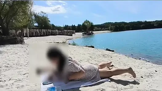 Чуть не поймали голой на пляже